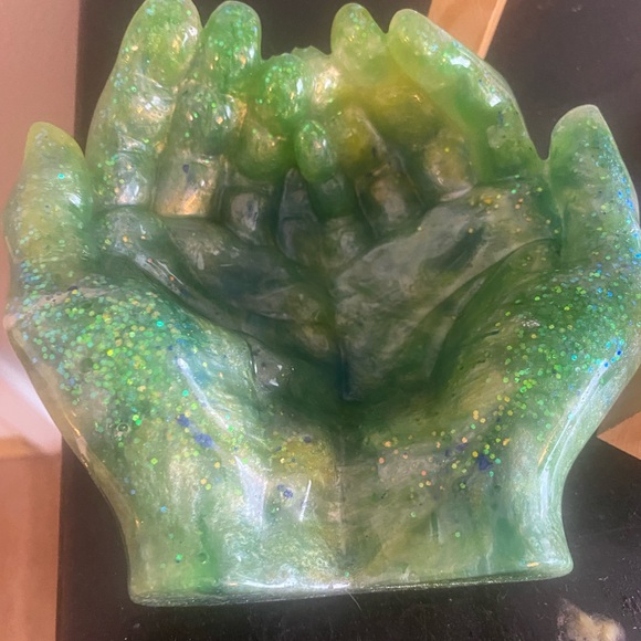 Sharing hands - Picture 2 of 3